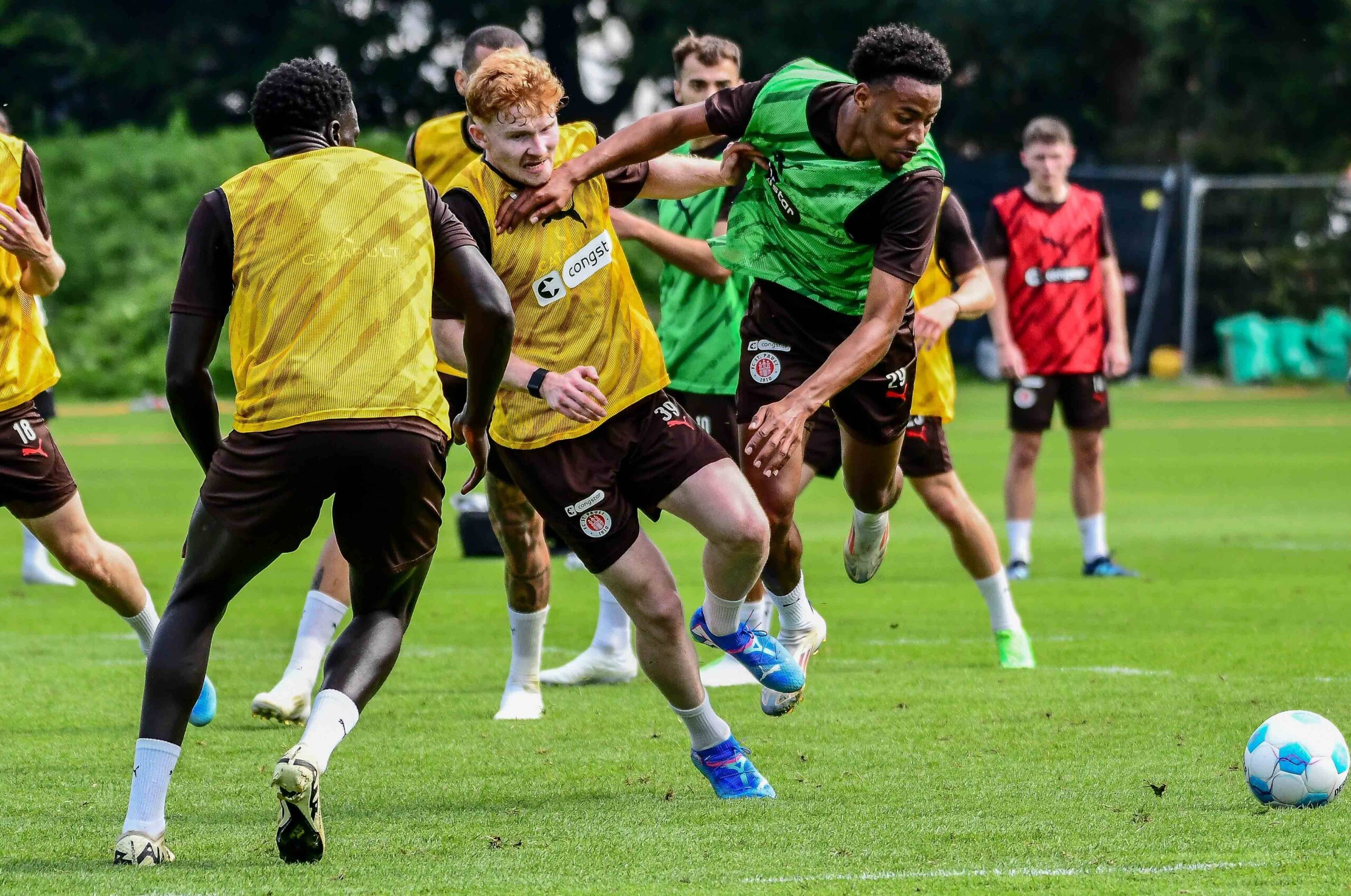 Robert Wagner und Morgan Guilavogui im Trainingszweikampf