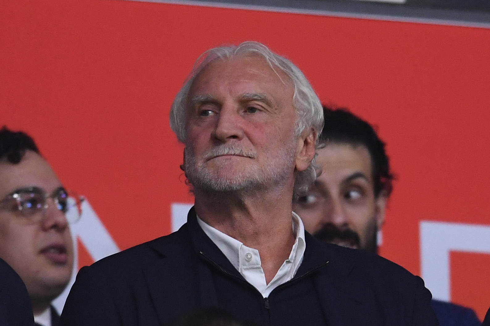 Rudi Völler schaut von der Tribüne