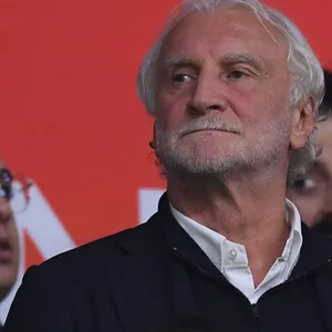 Rudi Völler schaut von der Tribüne