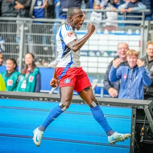 Jean-Luc Dompé jubelt nach einem Tor