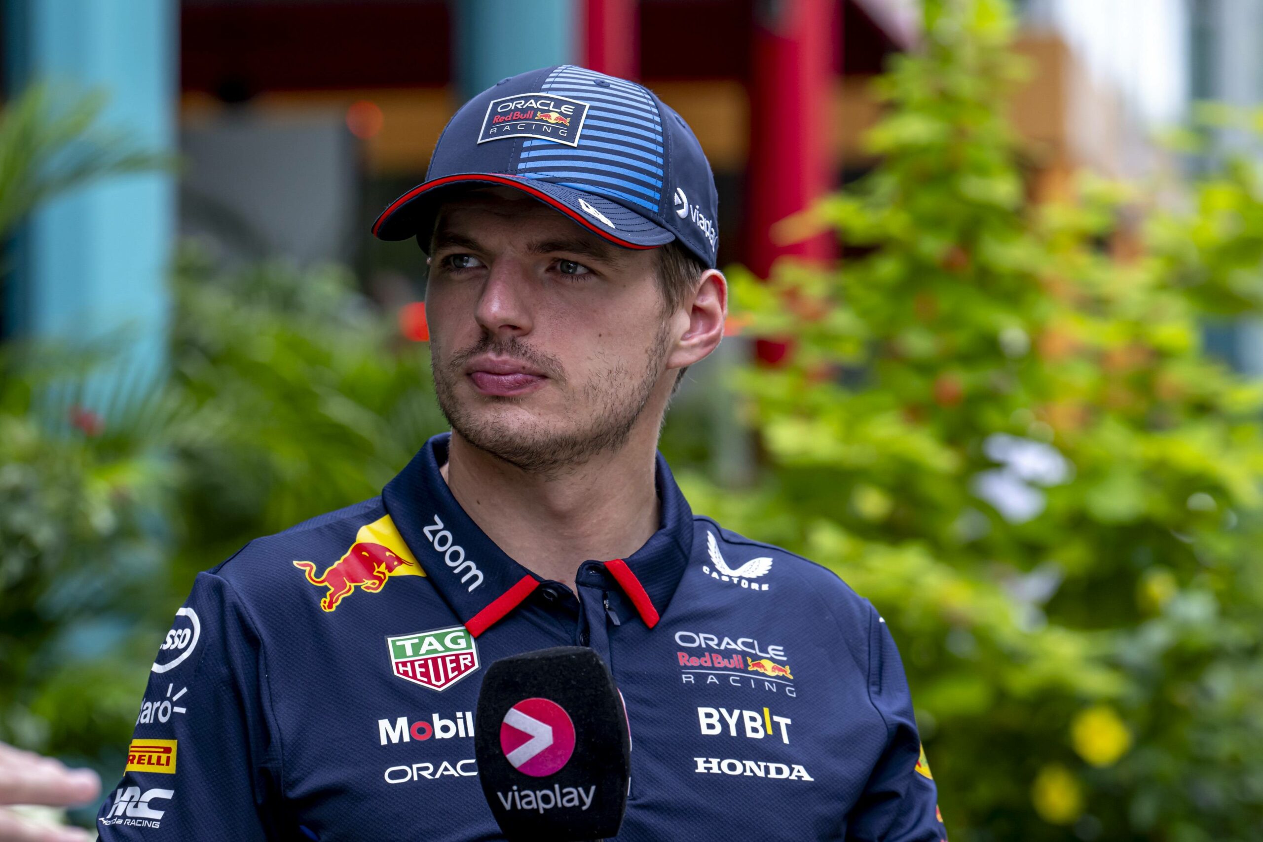 Formel-1-Pilot Max Verstappen am Mikrofon