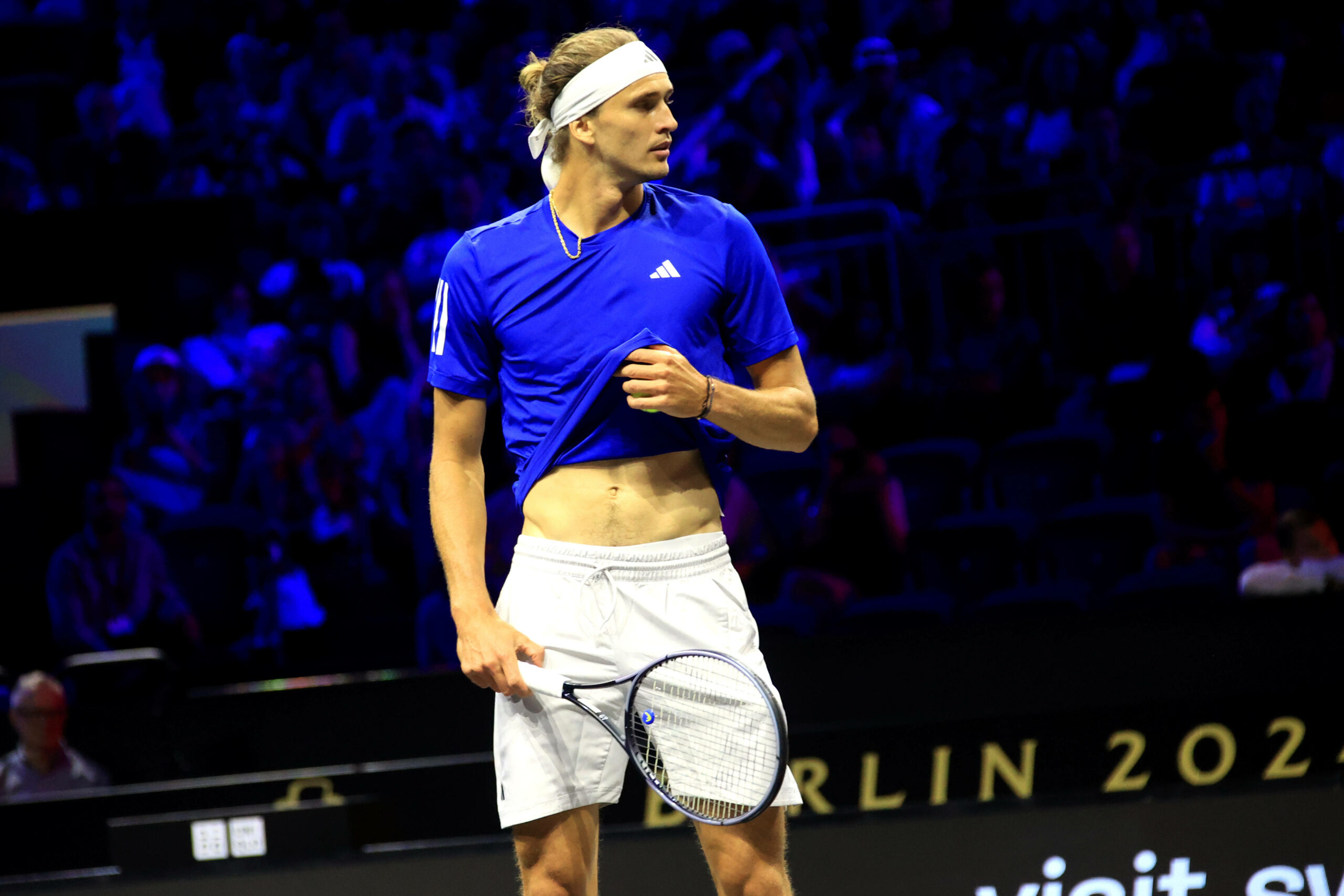 Alexander Zverev mit Tennisschläger in der Hand beim Laver Cup