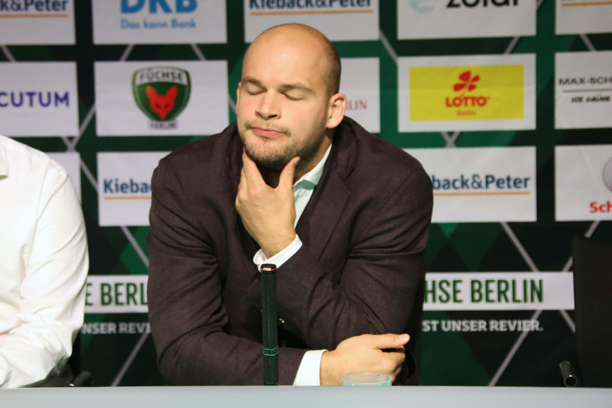 Paul Drux auf einer Pressekonferenz