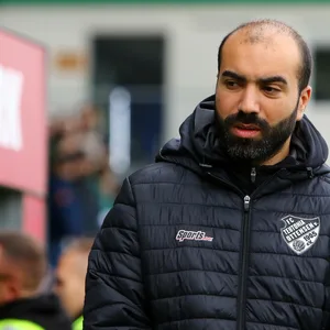 Nabil Toumi unzufrieden an der Seitenlinie.