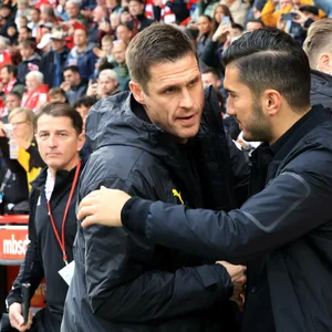 Sahin und Kehl bei einer Umarmung vor dem Spiel