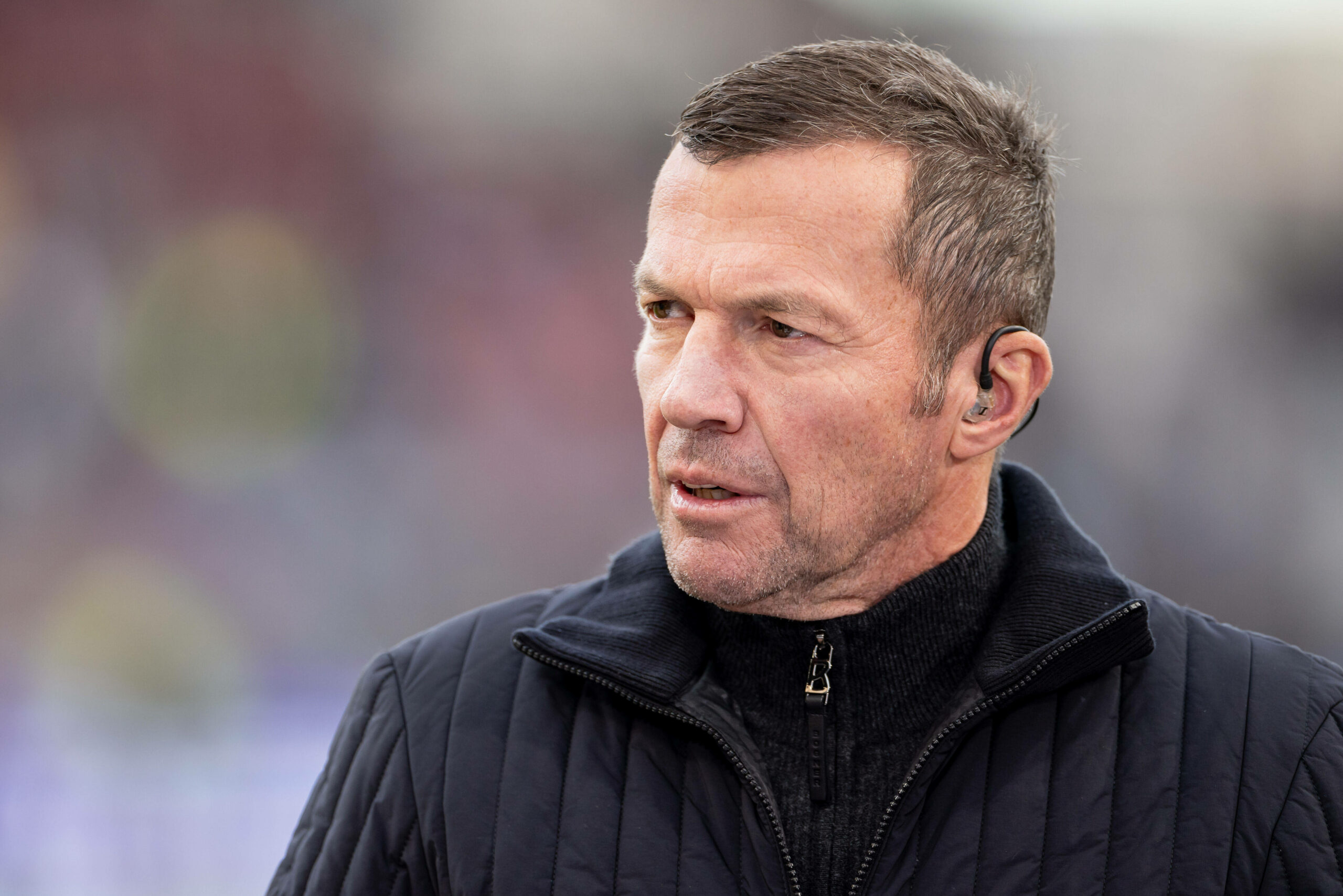 Lothar Matthäus verkabelt beim Interview