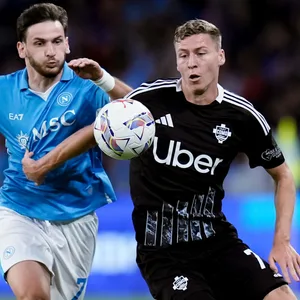 Ex-HSV-Profi Ignace Van der Brempt gegen Neapels Superstar Khvicha Kvaratskhelia