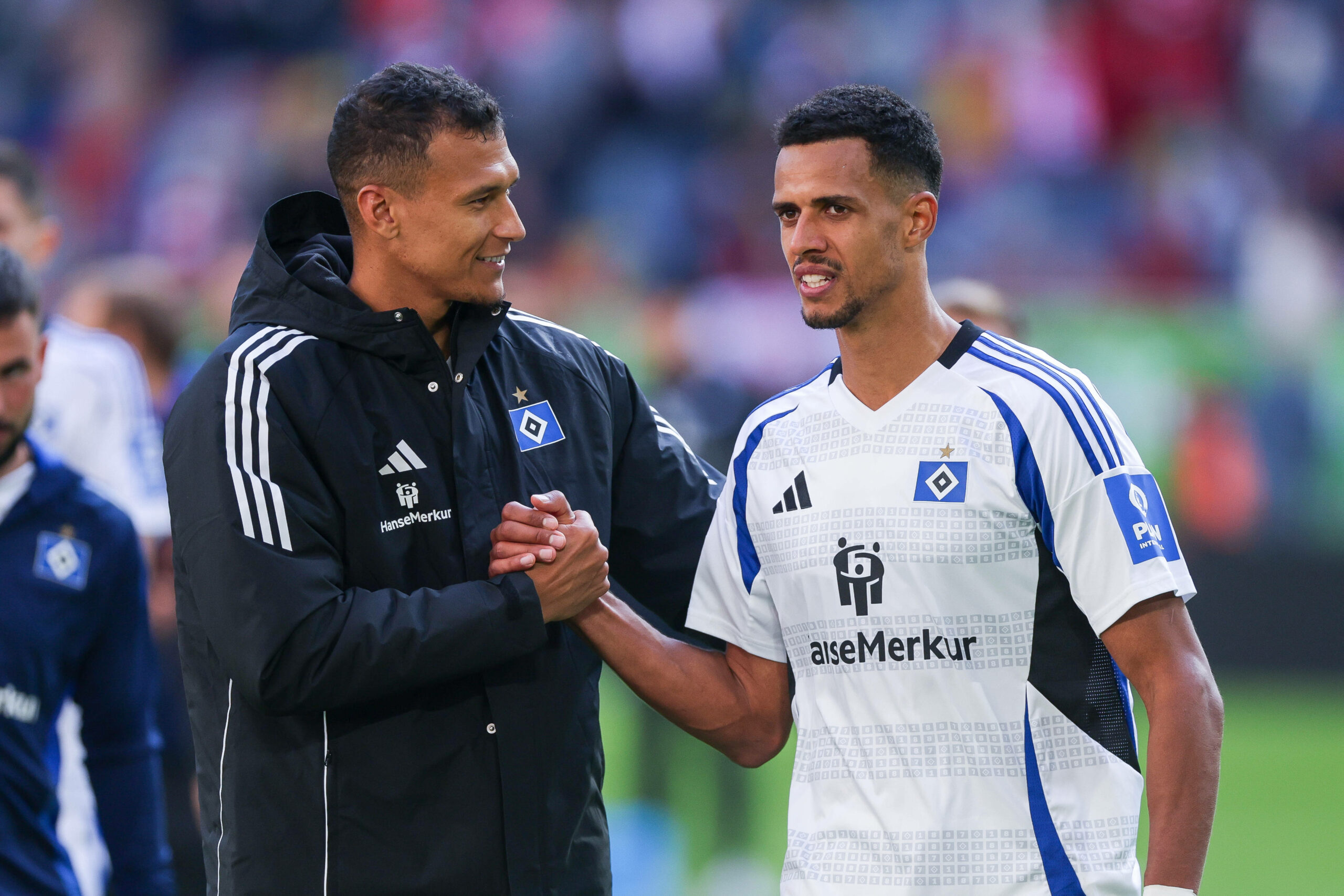 Robert Glatzel und Davie Selke beim Shakehands