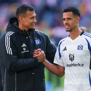 Robert Glatzel und Davie Selke beim Shakehands