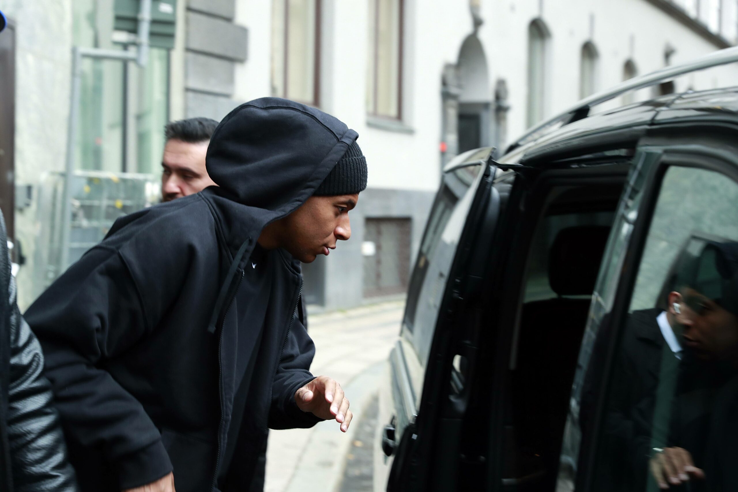 Kylian Mbappé beim Verlassen des Bank Hotels in Stockholm