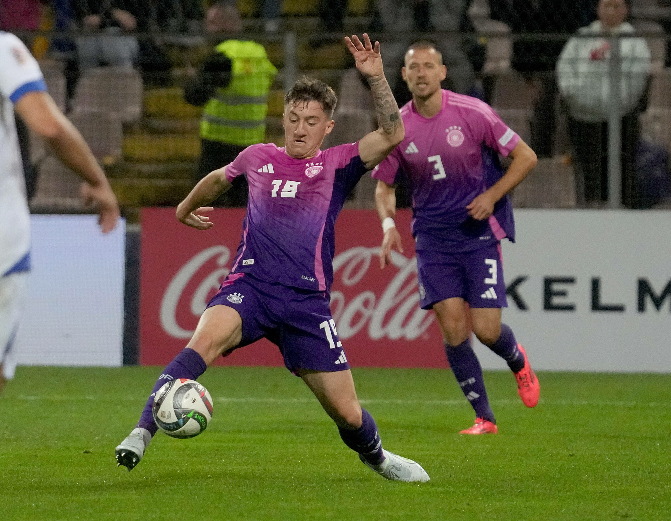 Angelo Stiller im DFB-Trikot gegen Bosnien