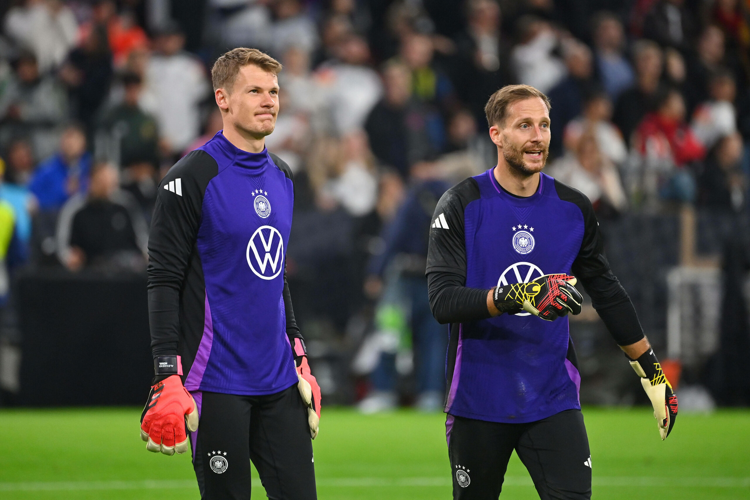 Alexander Nübel und Oliver Baumann beim Aufwärmen vor dem Spiel gegen die Niederlande