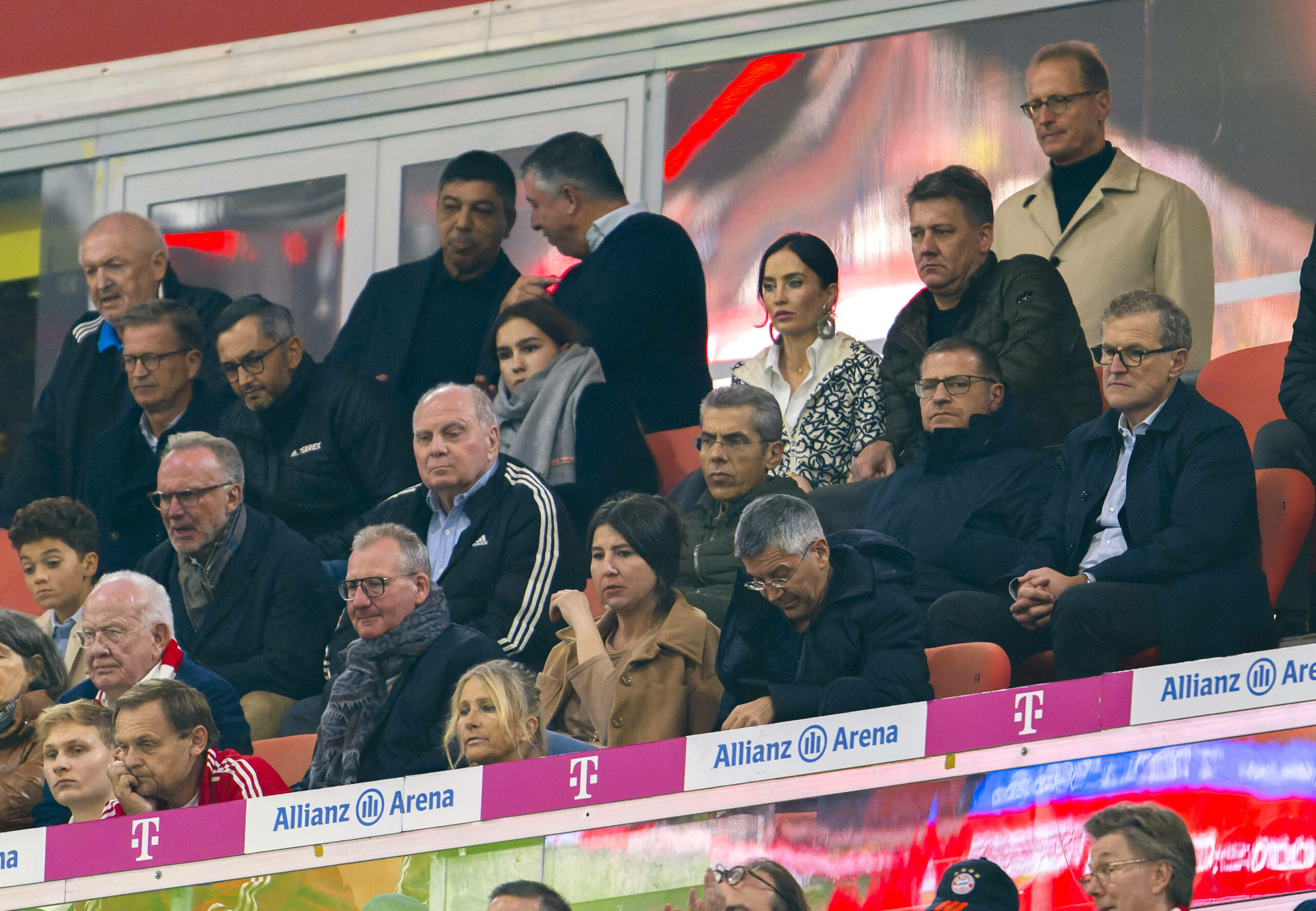 Der Bayern-Vorstand auf der Tribüne