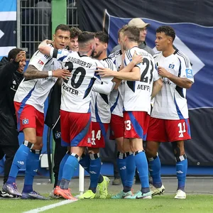Viel Grund zur Freude beim HSV: Die Profis gewannen das Spitzenspiel gegen Magdeburg mit 3:1.