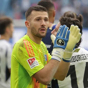HSV-Torhüter Daniel Heuer Fernandes konnte sich beim 3:1-Sieg gegen Magdeburg nicht nur über drei Punkte freuen.
