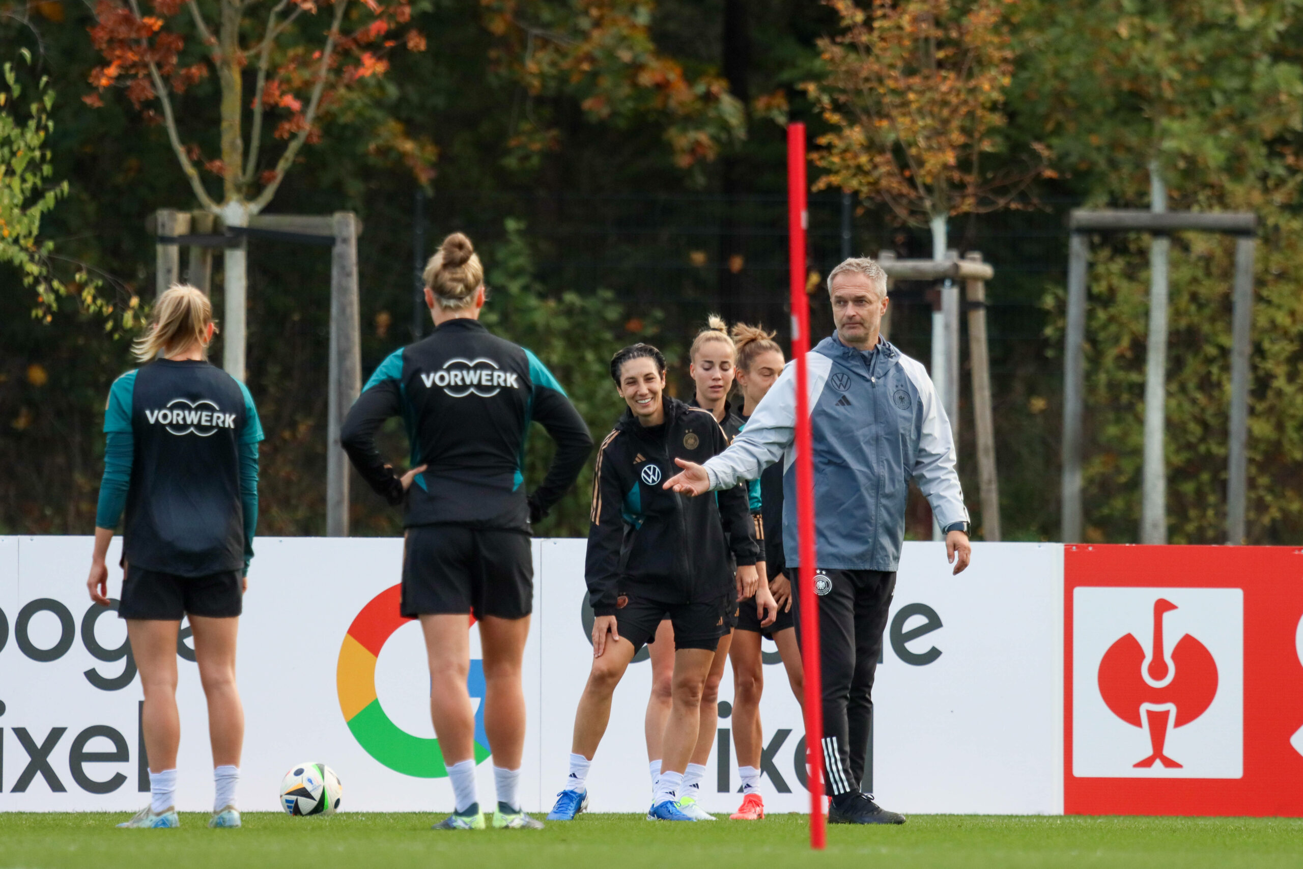 Frauen-Bundestrainer Christian Wück beim Training