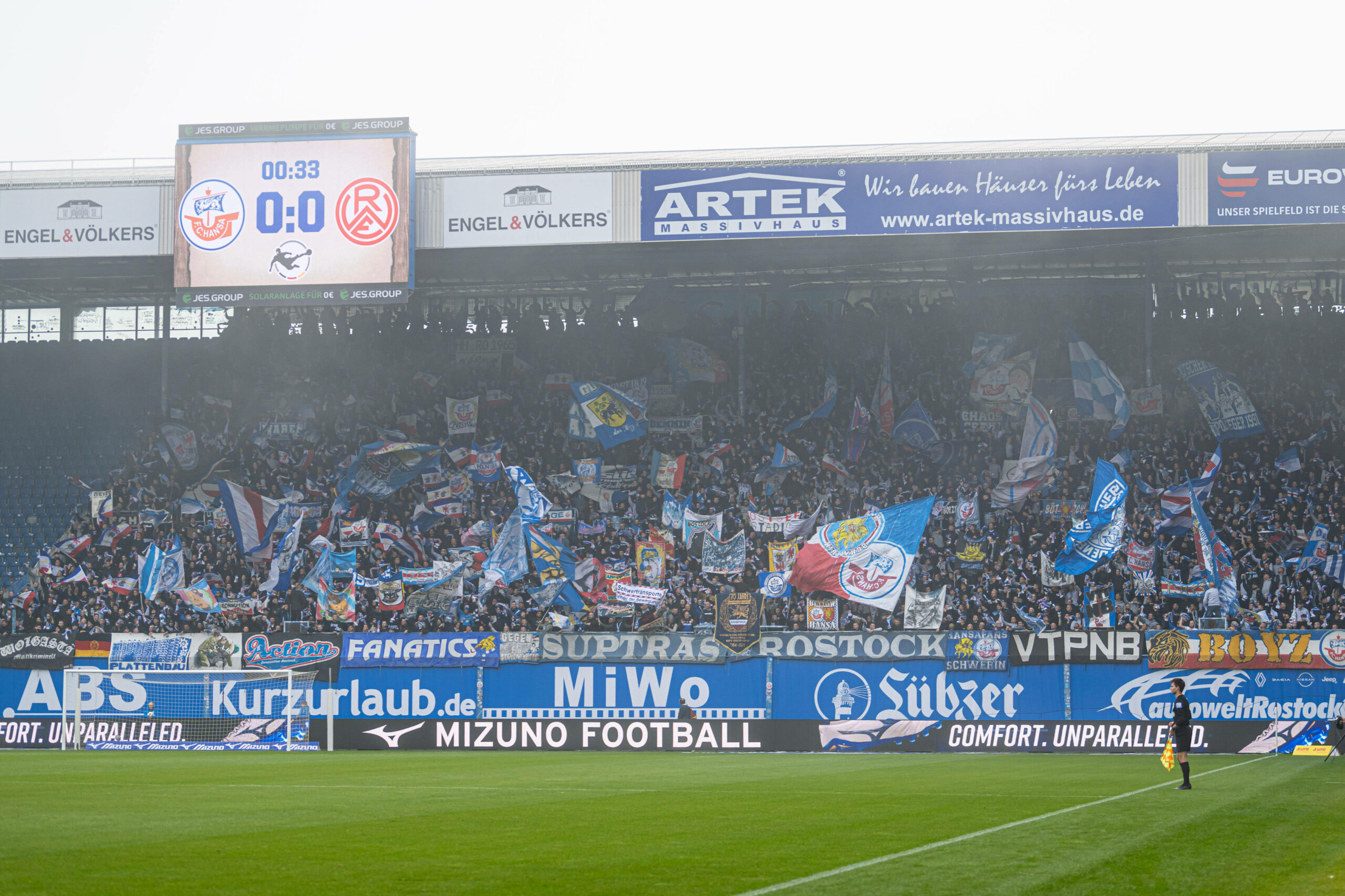 Fans von Hansa Rostock im Spiel gegen Essen