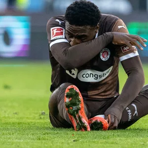 Oladapo Afolayan itzt auf dem Rasen