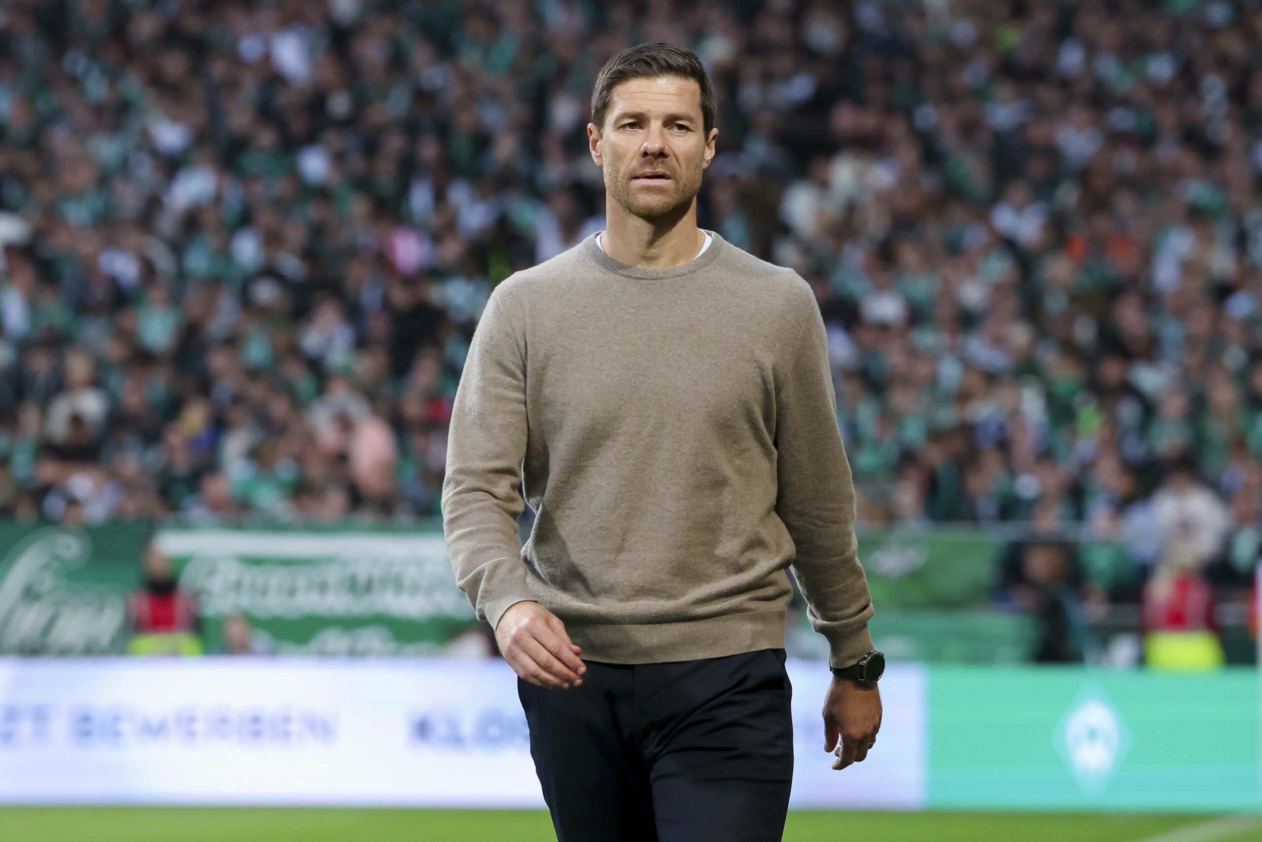 Xabi Alonso an der Seitenlinie im Spiel gegen Bremen.