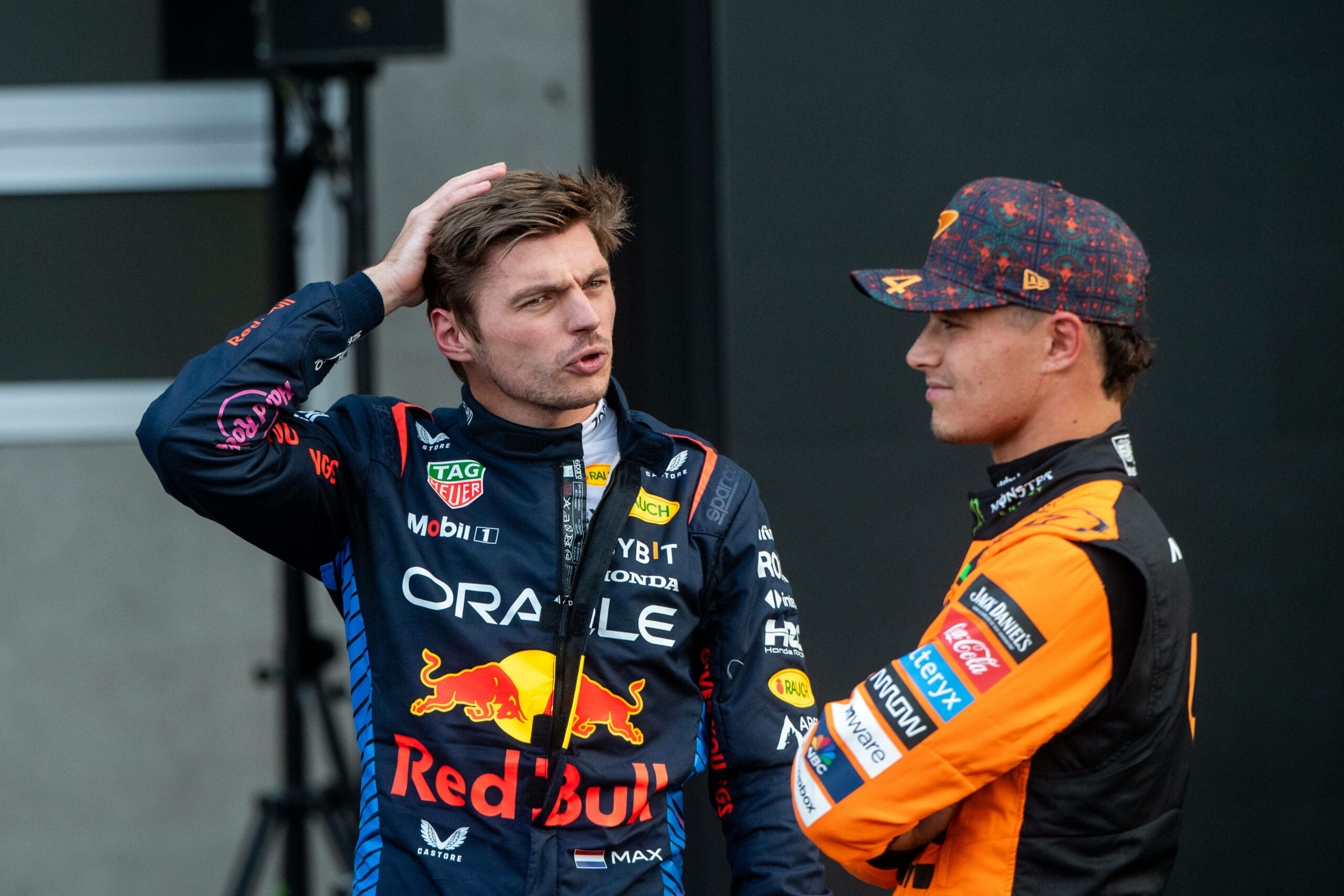 Max Verstappen und Lando Norris im Gespräch