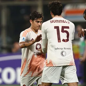 Mats Hummels wird für Paulo Dybala eingewechselt.