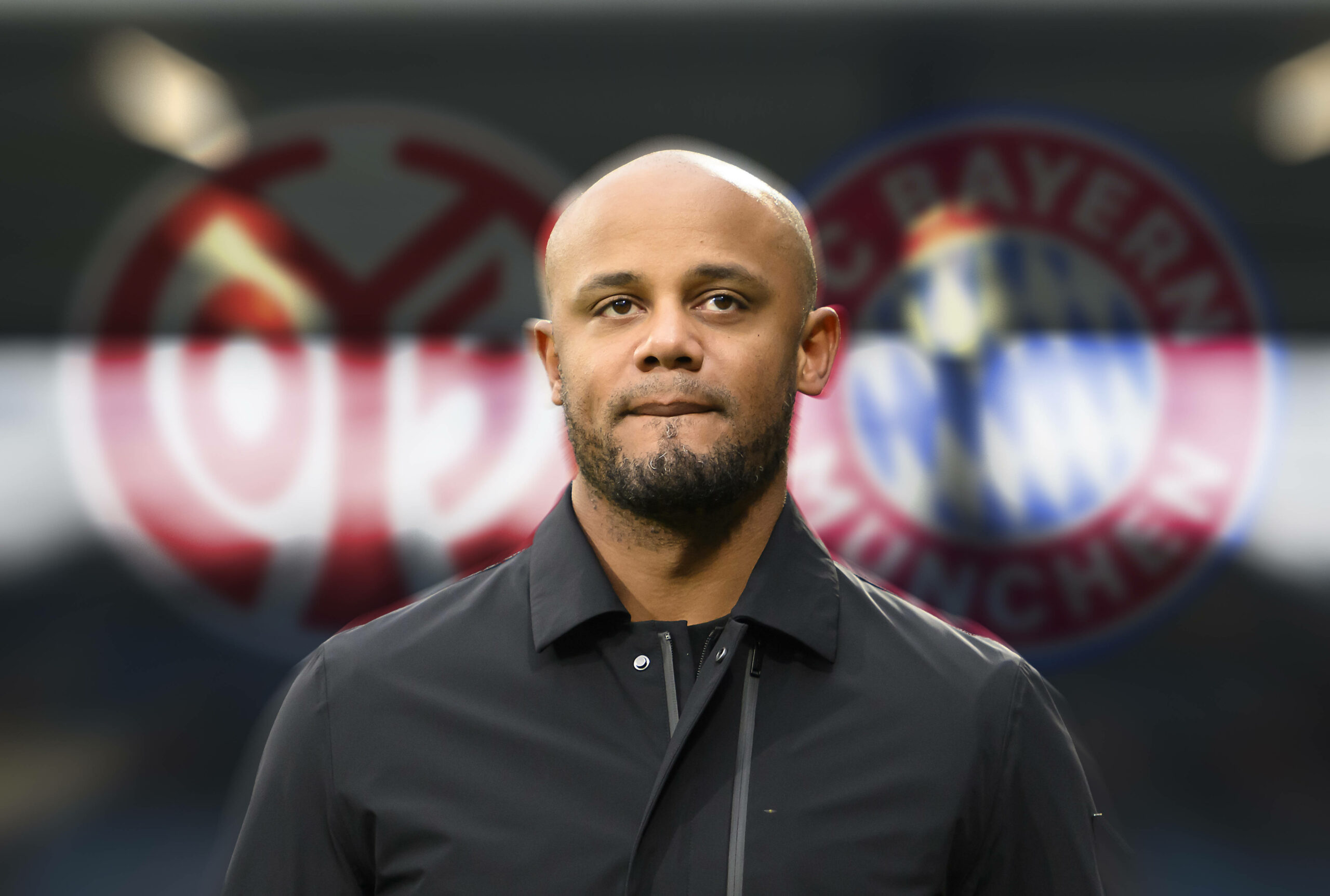 Trainer Vincent Kompany schaut überlegt