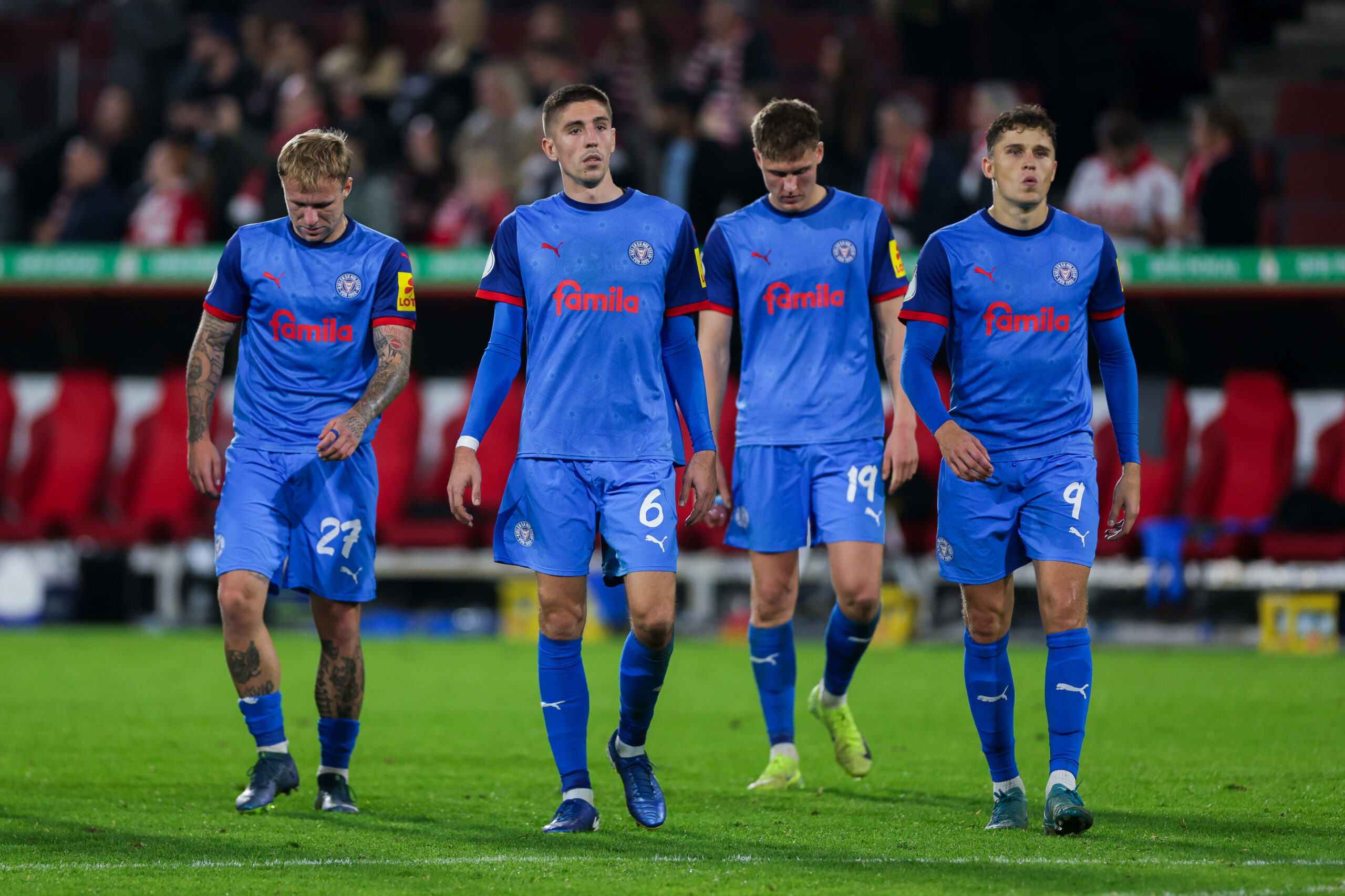 Spieler von Holstein Kiel sind enttäuscht