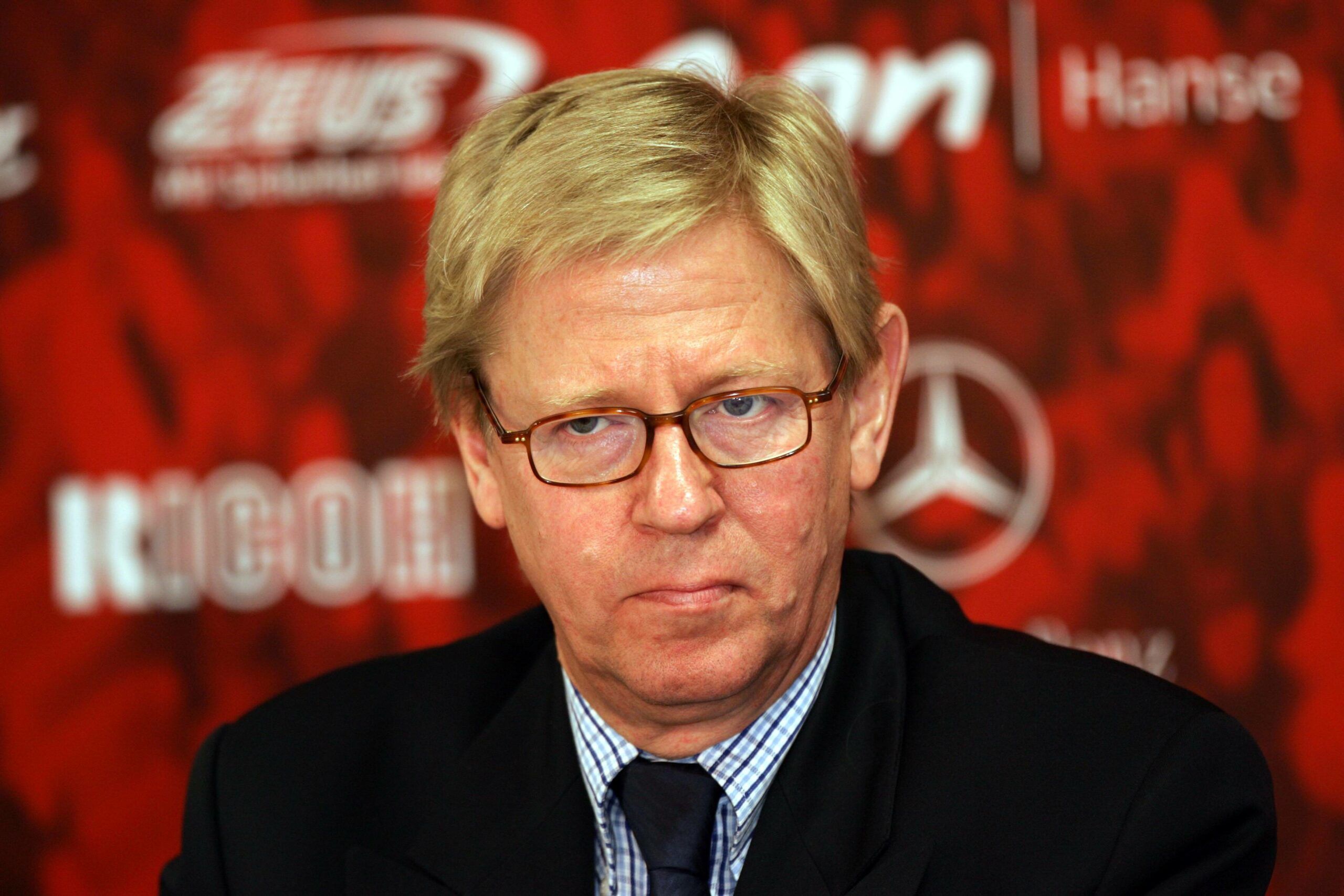 Hans-Jakob Tiessen in einer Pressekonferenz