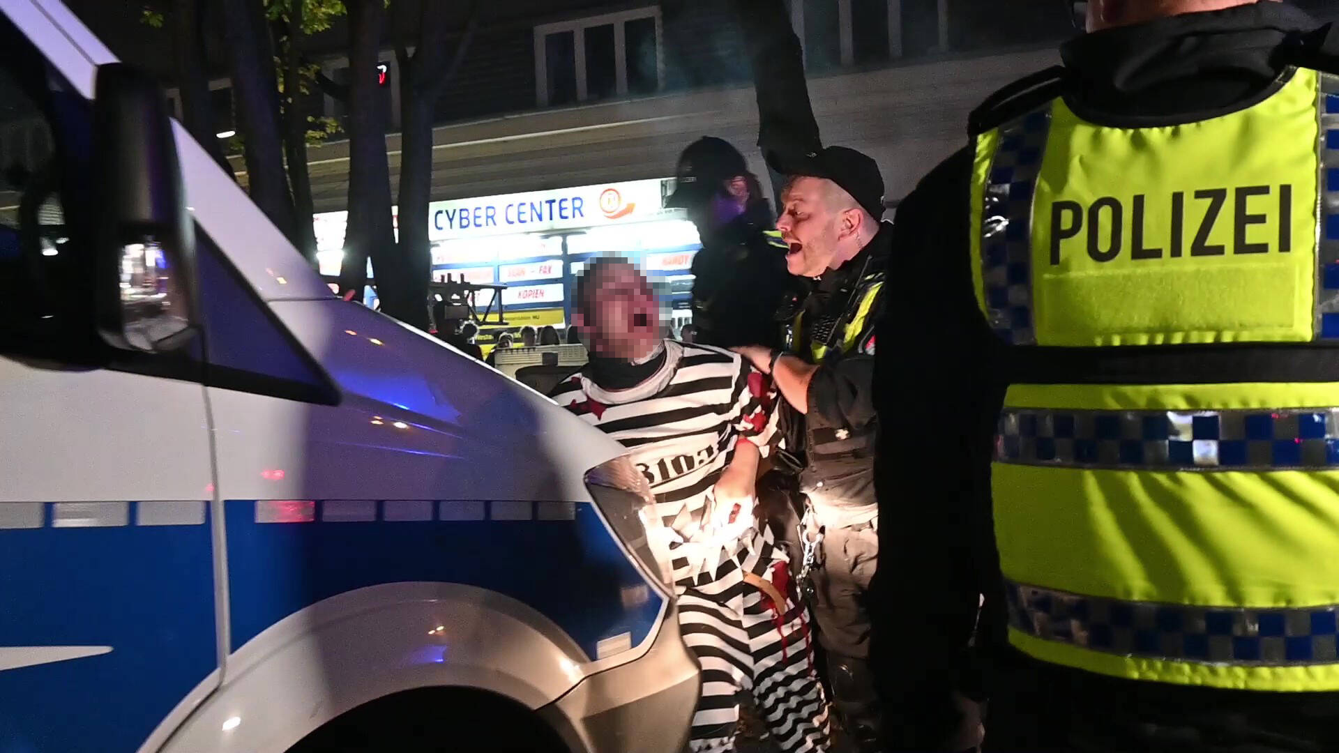 Halloween 2022 in Hamburg: Mehr als 150 Jugendliche randalieren am Harburger Ring. (Archivfoto)