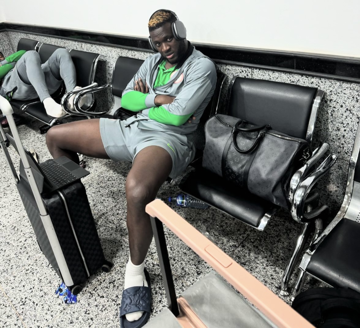 Victor Boniface von Bayer Leverkusen postete während des Aufenthalts in Libyen ein Foto vom Flughafen.