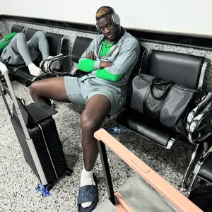Victor Boniface von Bayer Leverkusen postete während des Aufenthalts in Libyen ein Foto vom Flughafen.
