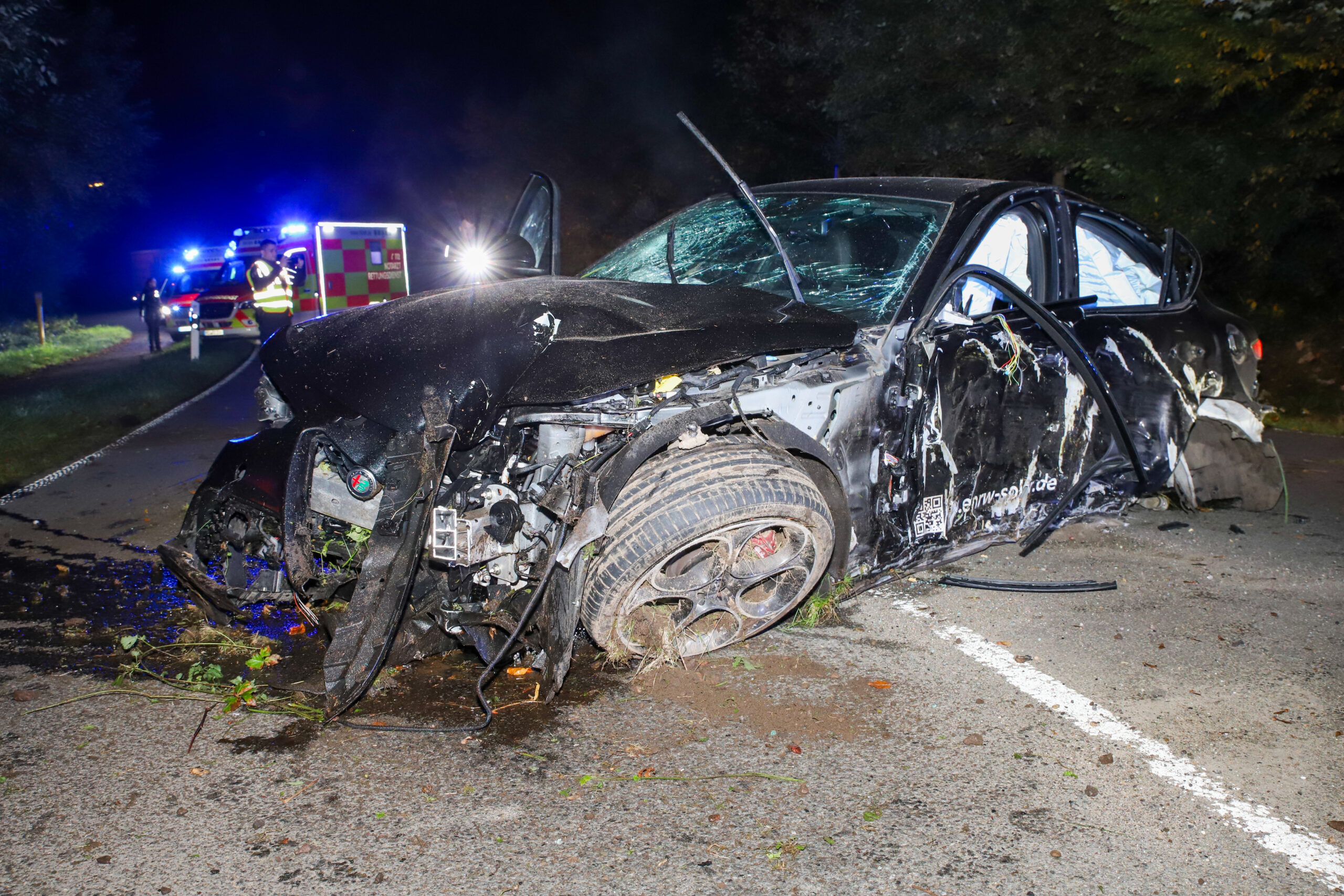 Raser-Unfall in Barmstedt – Auto schleudert gegen Baum – fünf Insassen hatten Schutzengel