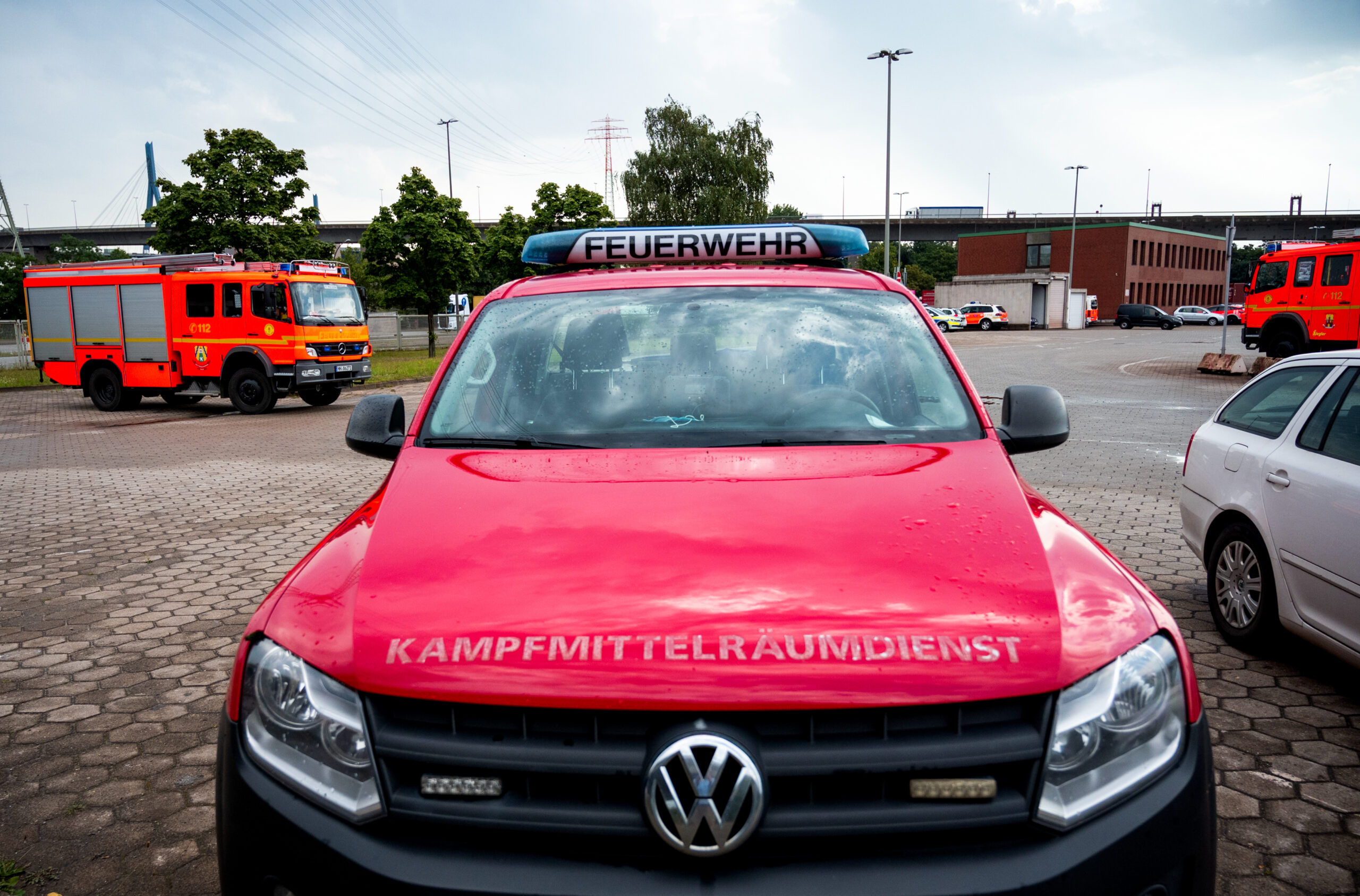 Der Kampfmittelräumdienst der Feuerwehr Hamburg im Stadtteil Waltershof (Archivbild).