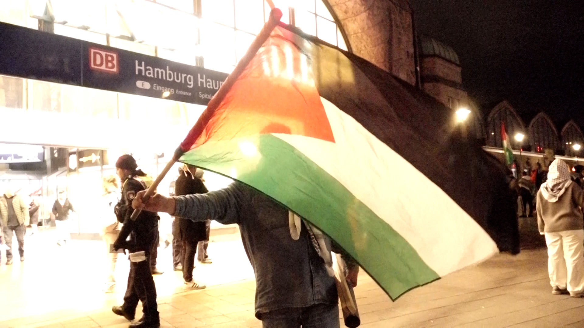 Palästina-Demo am Hamburger Hauptbahnhof