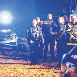 Tatort Schimmelreiterweg in Rahlstedt: Viermal wurde ein Mann am Samstagabend (26. Oktober) auf offener Straße von Kugeln getroffen, er überlebte schwer verletzt.