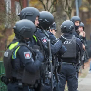 Die Polizei rückte mit einem Großaufgebot an. (Symbolfoto)