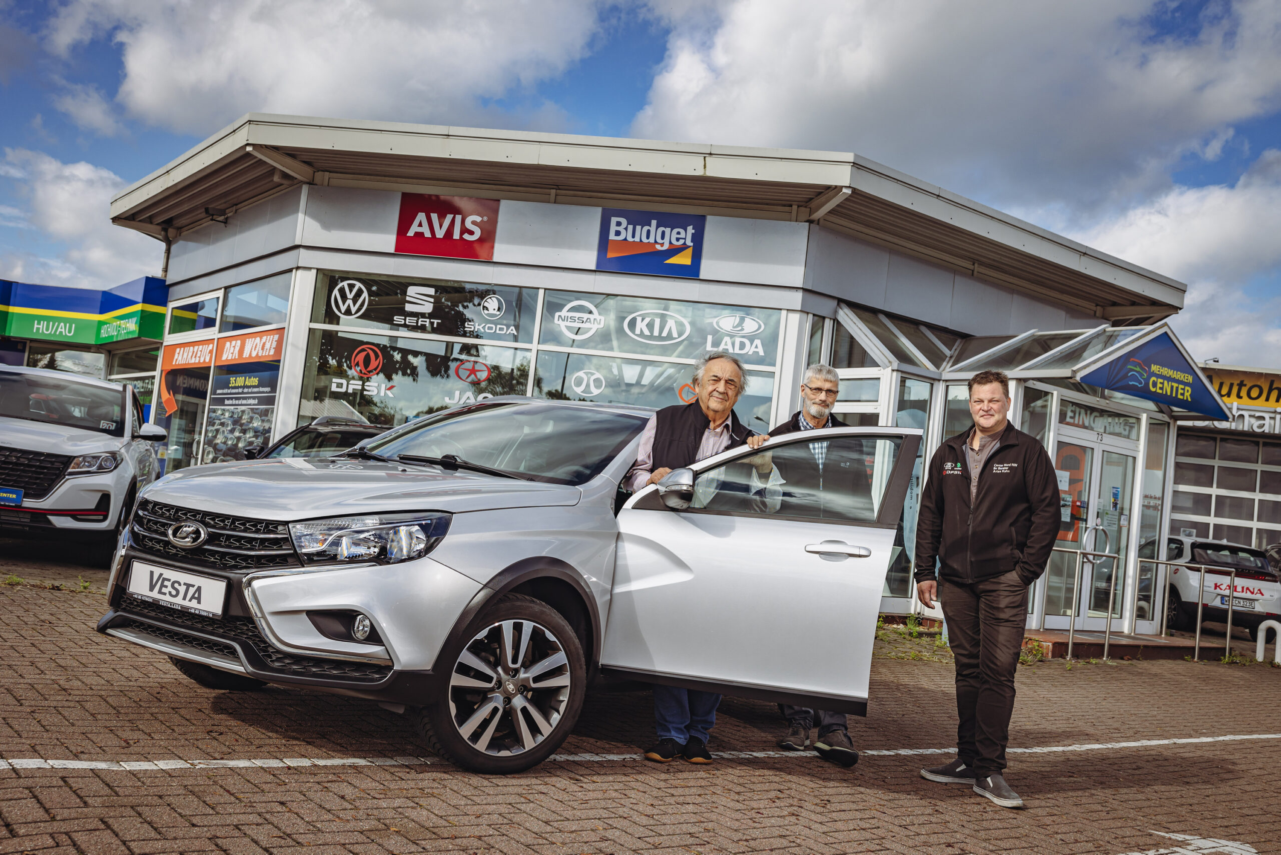 Geschäftsführer Dieter Trzaska (79, l.) und sein Team.