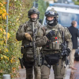 SEK-Einsatzkräfte im Einsatz. (Symbolfoto)