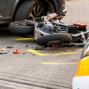 Junger Motorradfahrer kommt in Flensburg bei Zusammenstoß mit Volvo ums Leben