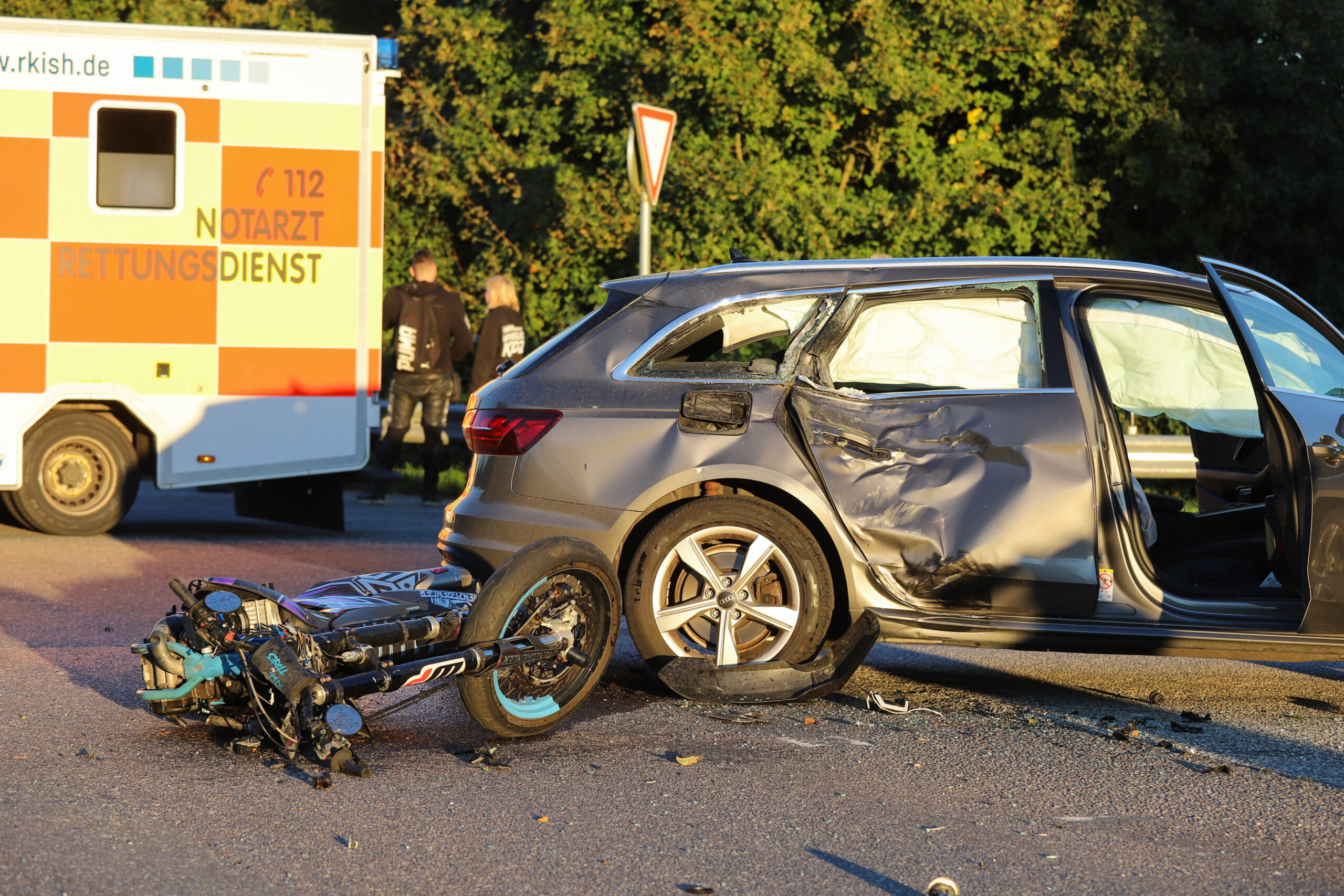 Das Motorrad wurde bei dem Unfall komplett zerstört.