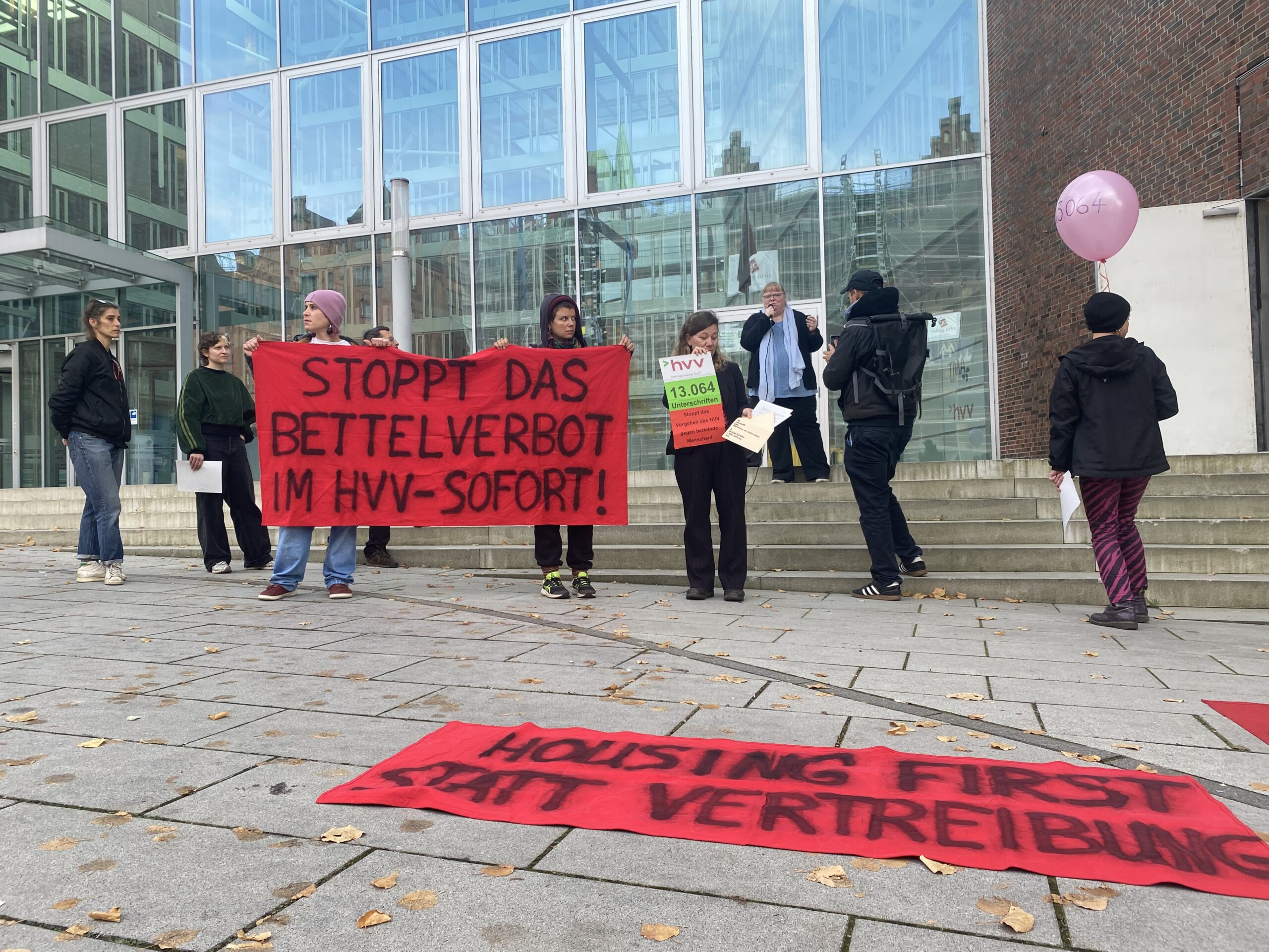 Protest vor der HVV Zentrale