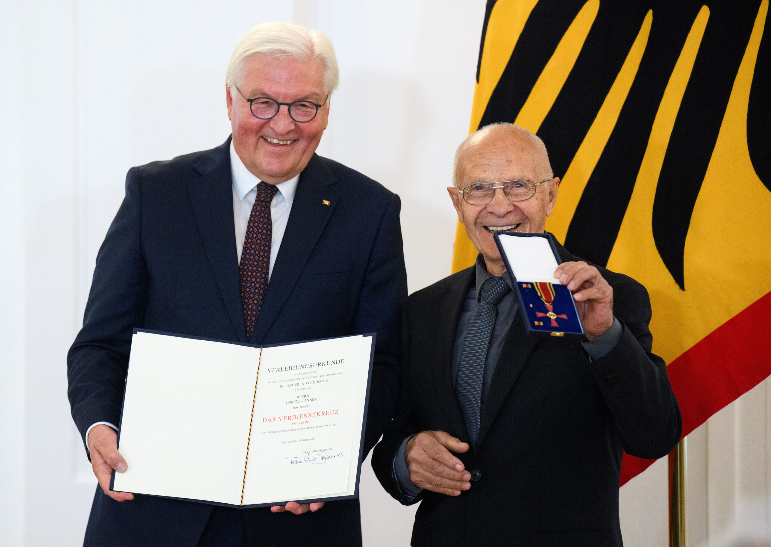 Bundespräsident und Lorenzo Annese bei Ordensverleihung