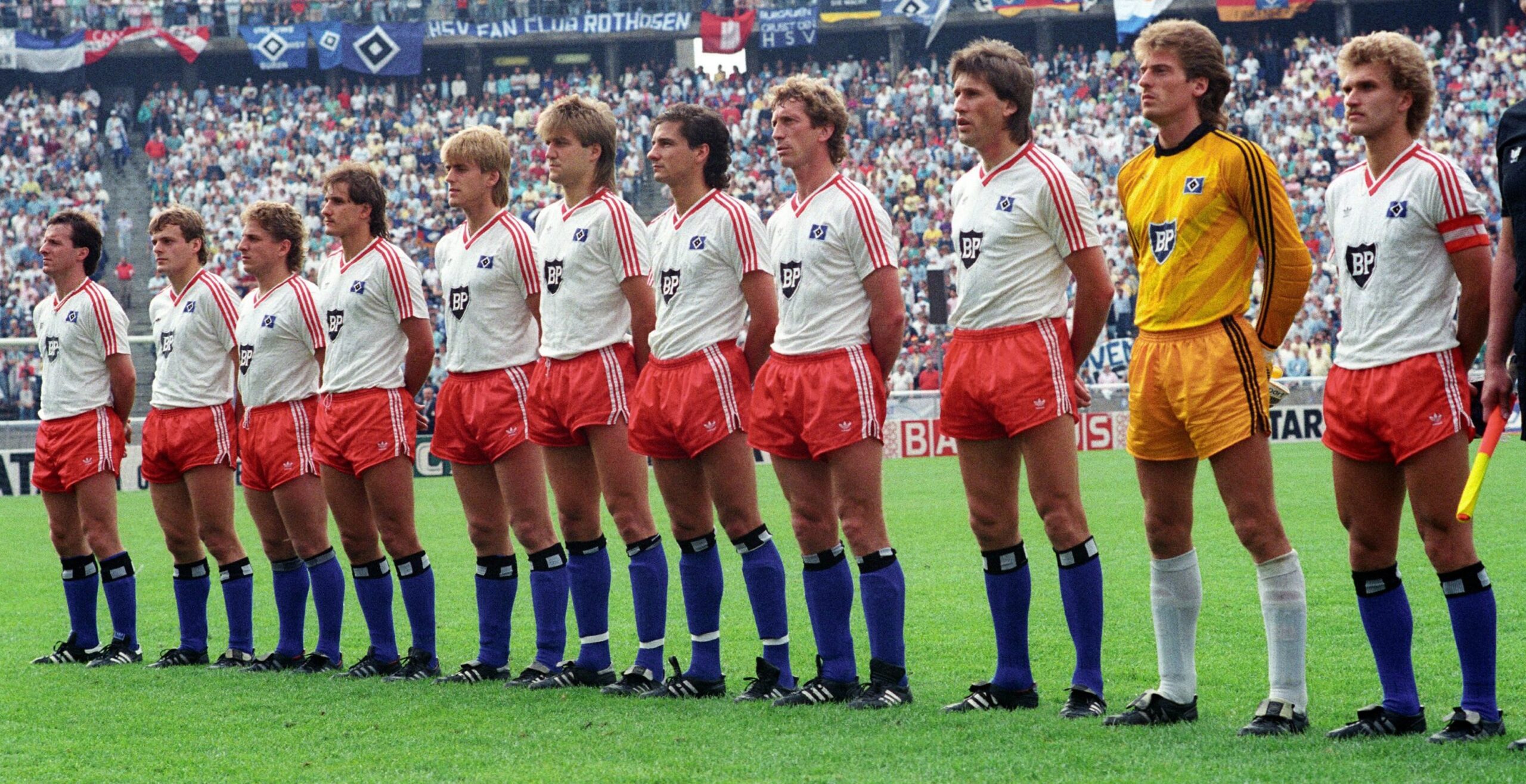 Der letzte Triumph: Mit dieser Elf startete der HSV am 20. Juni 1987 ins Pokalfinale gegen die Stuttgarter Kickers - und siegte in Berlin mit 3:1.