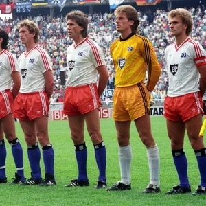 Der letzte Triumph: Mit dieser Elf startete der HSV am 20. Juni 1987 ins Pokalfinale gegen die Stuttgarter Kickers - und siegte in Berlin mit 3:1.
