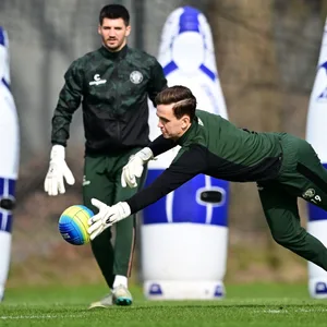 Nikola Vasilj und Kevin Jendrzej im Training