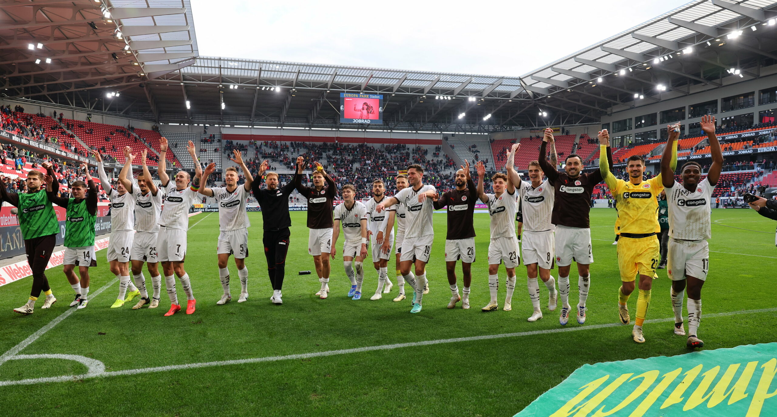 Jubel des FC St. Pauli in Freiburg