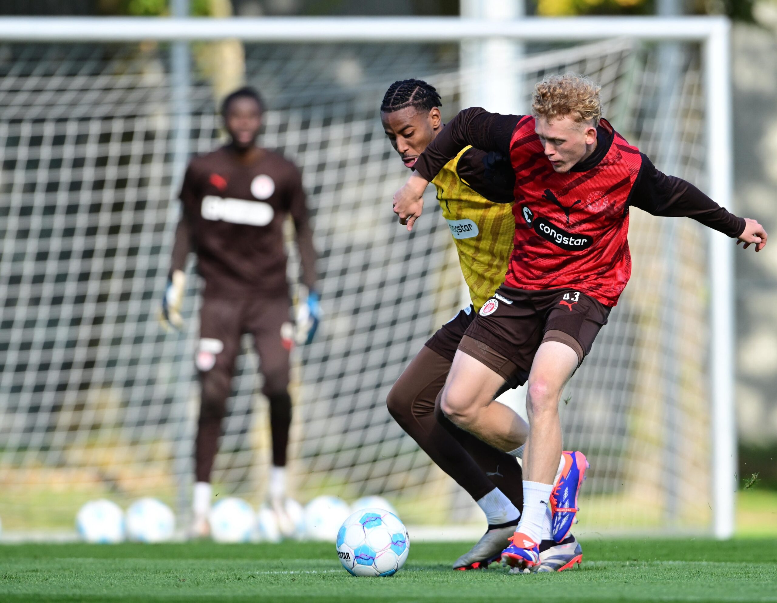 Marwin Schmitz im Zweikampf mit Morgan Guilavogui