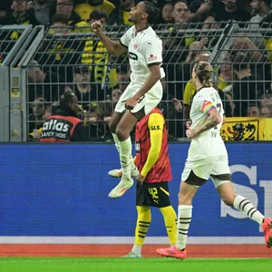Morgan Guilavogui bejubelt sein erstes Saisontor - das dann aberkannt wurde