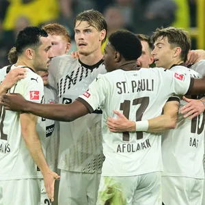 St. Paulis Profis im Kreis in Dortmund