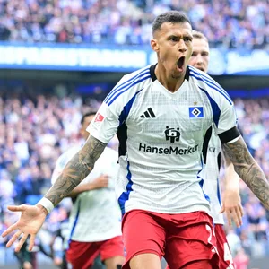 HSV-Stürmer Davie Selke feiert seinen Treffer zum 3:0 gegen Magdeburg